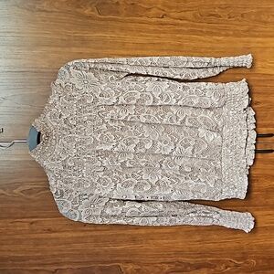 Cable & Gage sz small lace top